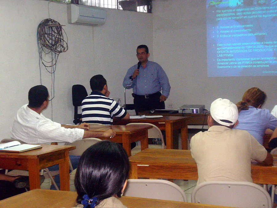 Capacitación a colaboradores de una empresa
